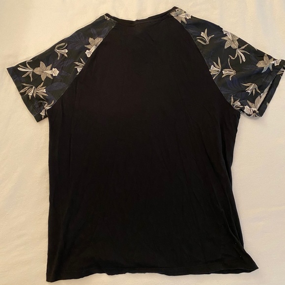 Hawaiian Sleeves Tee (H&M) - Picture 2 of 2